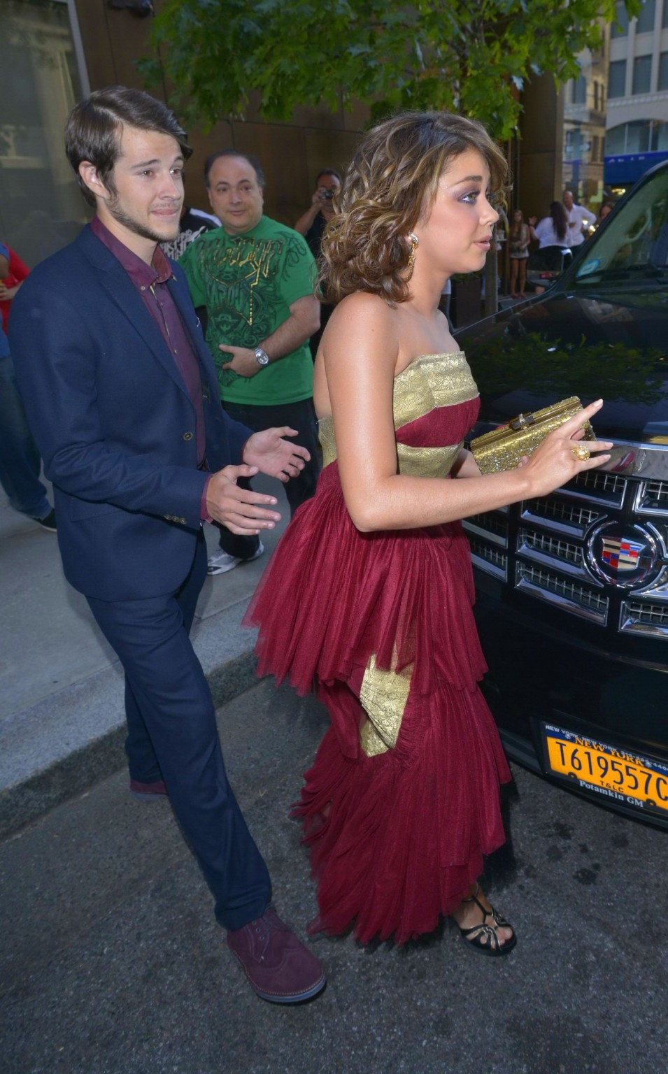 Sarah hyland portant une robe bustier rouge lors des mtv video music awards 2013 à New York.
 #75220544
