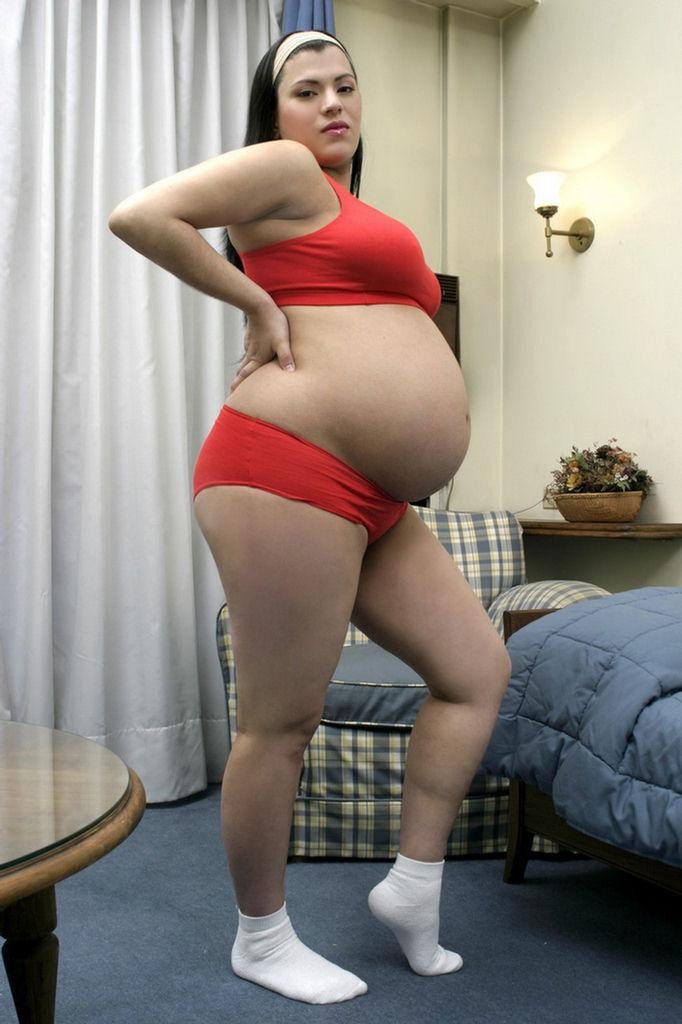 Geile prego Latina in roten Dessous Streifen necken und posieren
 #75031995