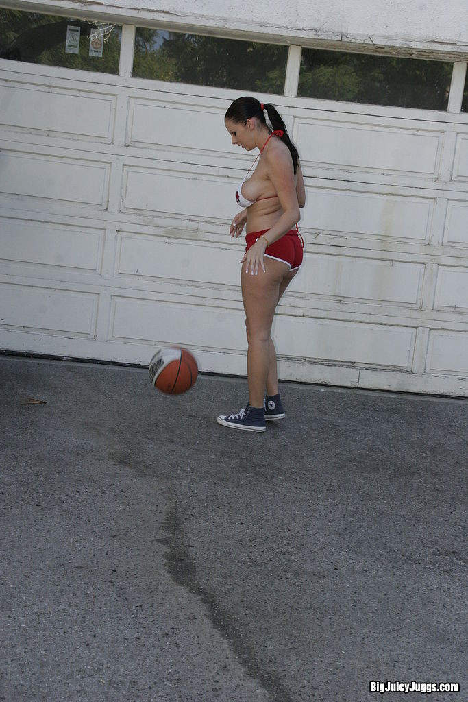 Gianna Michaels Works Up Quite A Sweat #72340296