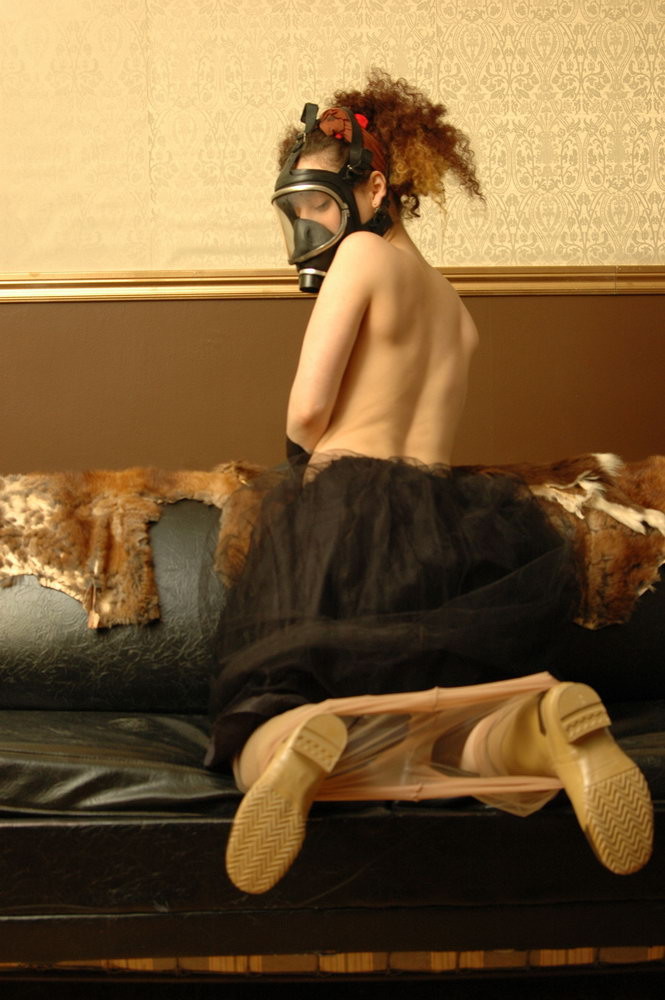Curvaceous Kinky Zee strips to nothing but a gas mask #73259273