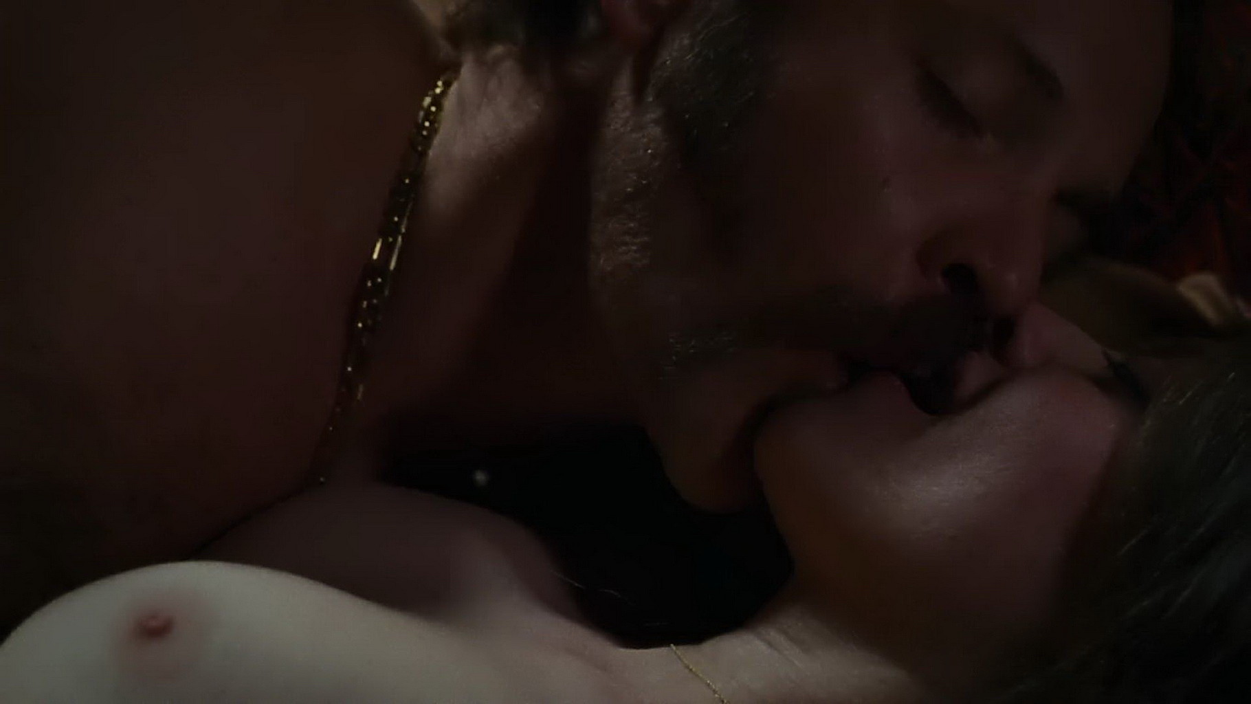 Amanda Seyfried wird gefickt und zeigt ihre nackten Brüste am Lovelace-Set
 #75222026