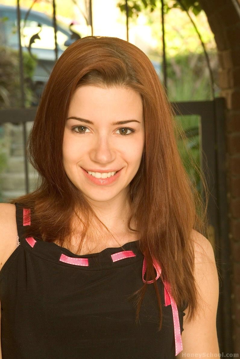 柔軟な赤毛のかわいこちゃん
 #79028681