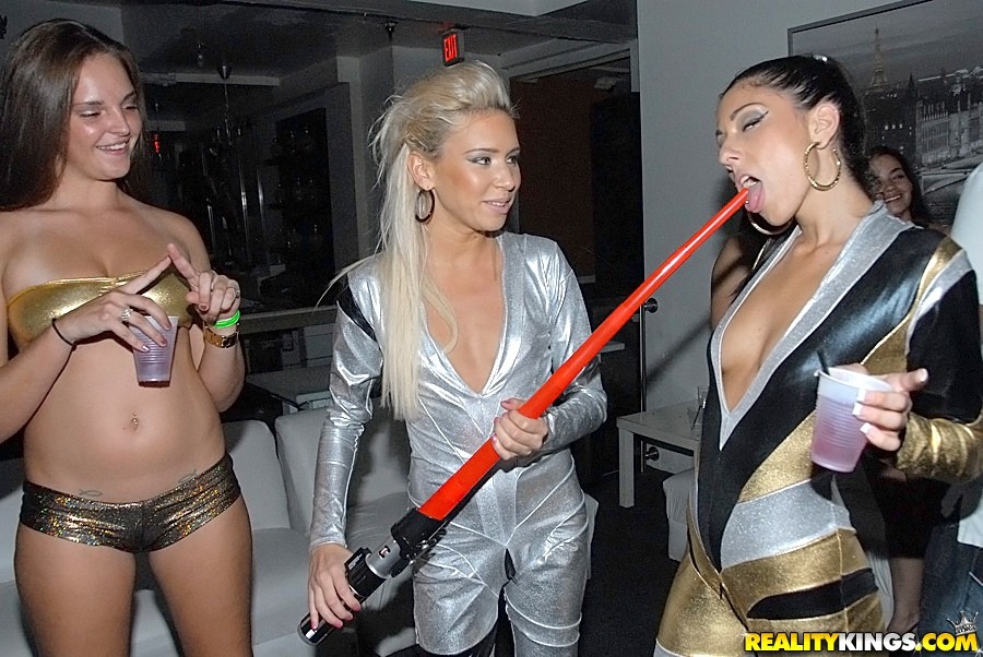 Crazy startrek porn babes get fucked and licked in this star trek convention sex #70992567