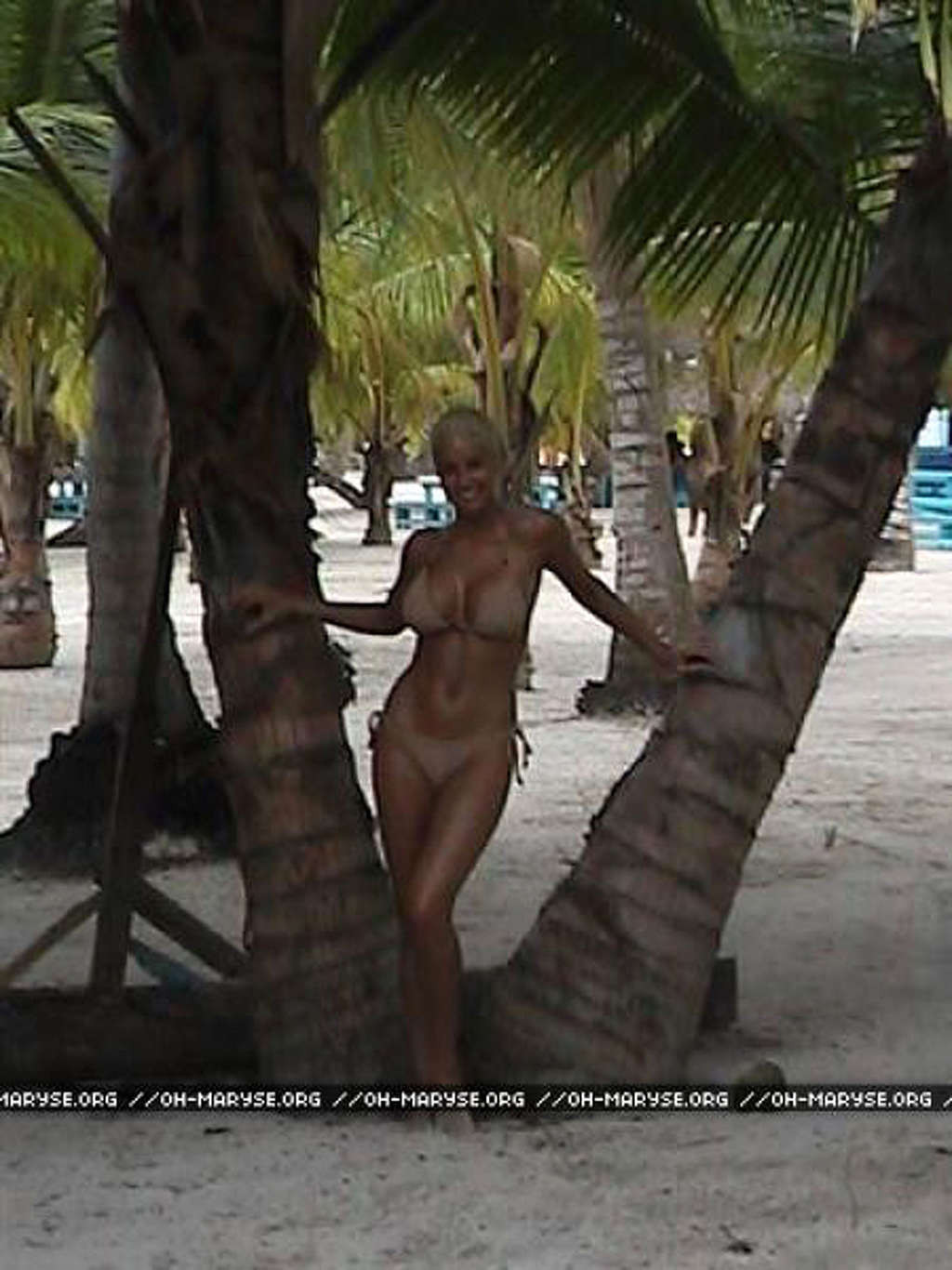 Maryse ouellet belle et sexy sur ses photos privées sexy
 #75359969