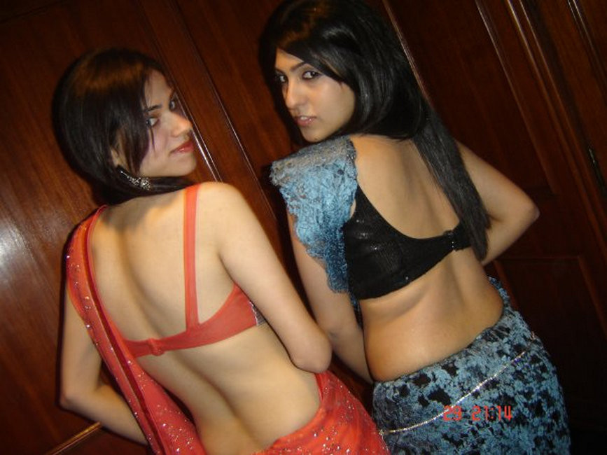 Las jóvenes indias se desnudan y se vuelven salvajes
 #67275037