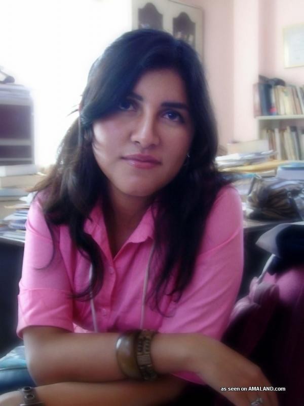 Amateur española cachonda metiéndose los dedos en el coño
 #77030650