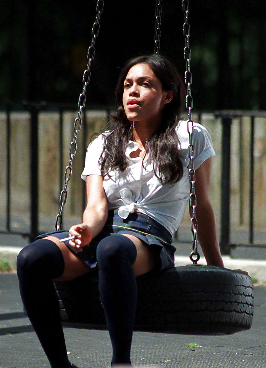 Rosario Dawson mostra un'enorme scollatura in abito da sera
 #75231380