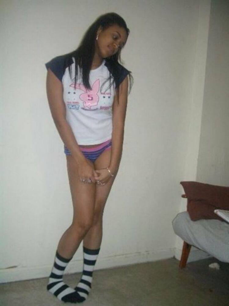 Joven negro gfs posando y follando 18
 #73339208