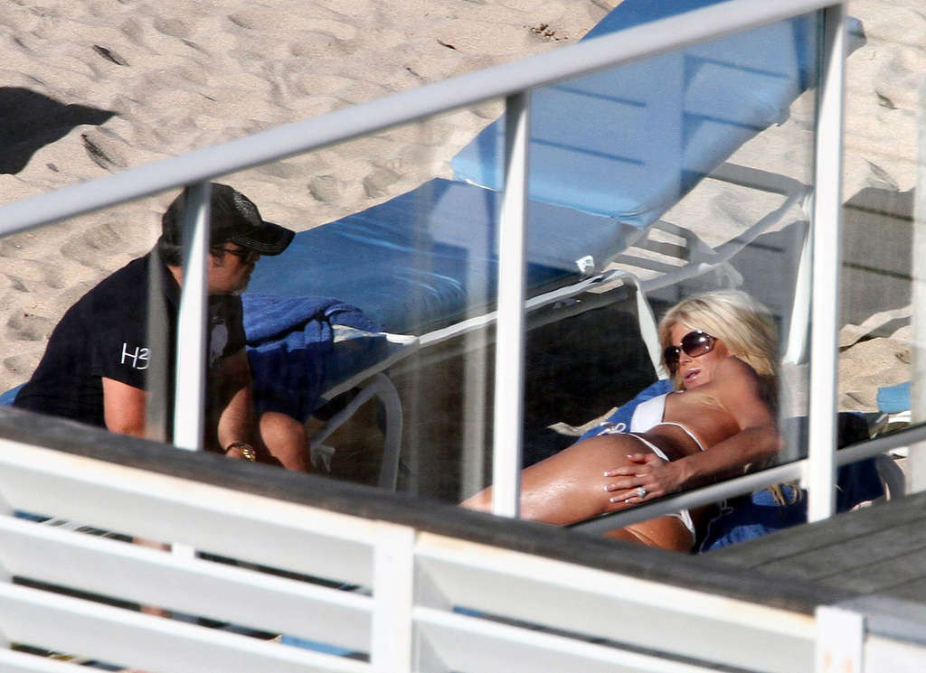 Victoria Silvstedt exposing her sexy body and hot ass in bikini on beach #75346350