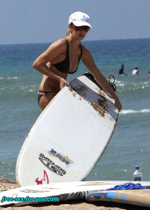 Heather Locklear mostrando el culo en falda transparente y posando en bikini
 #75434550