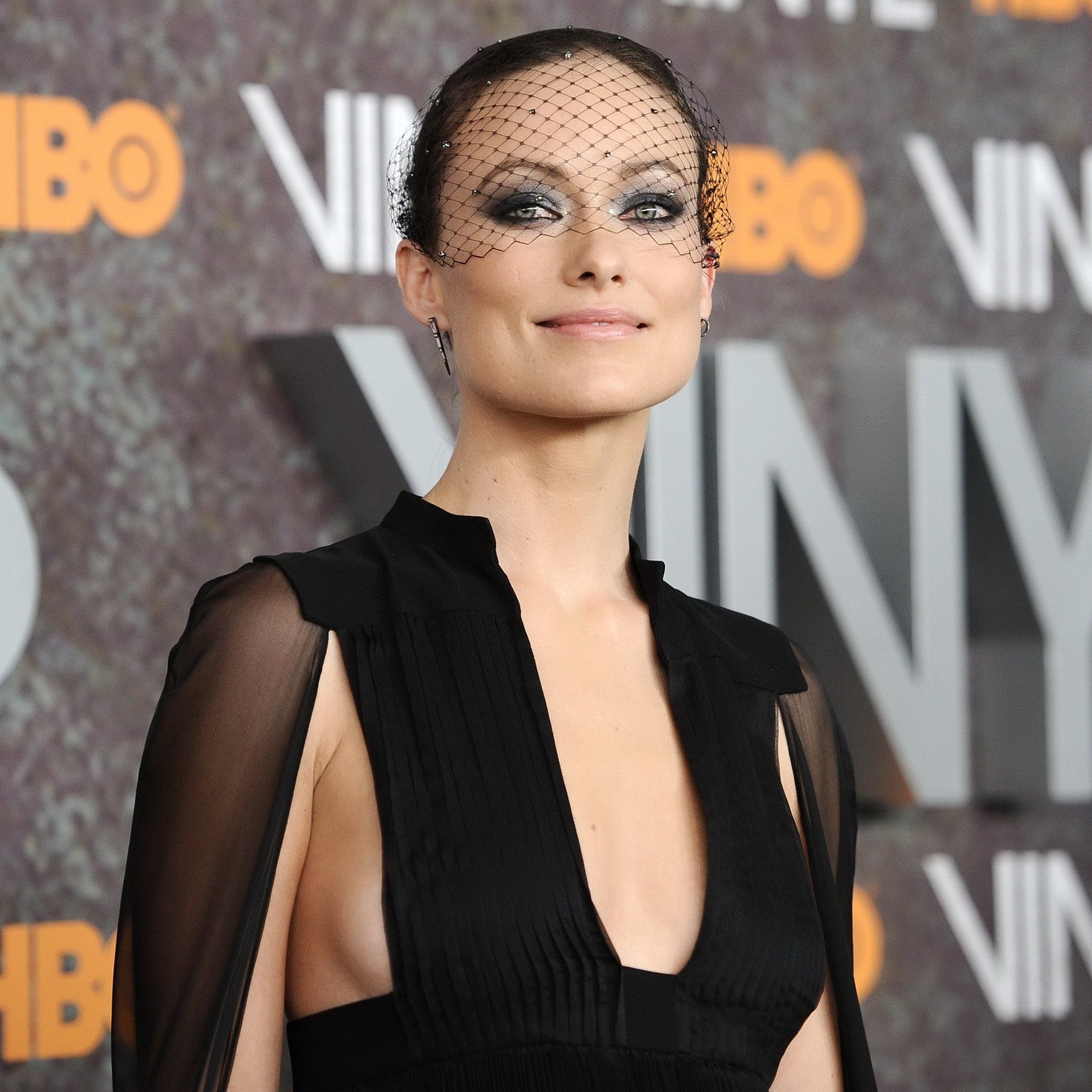 Olivia wilde senza reggiseno che mostra sideboob e grande scissione
 #75147171