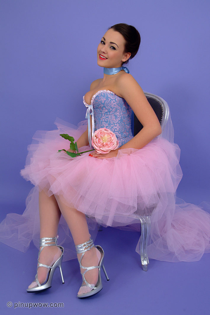 ストッキングで不潔な女の子のいじめ
 #76513205