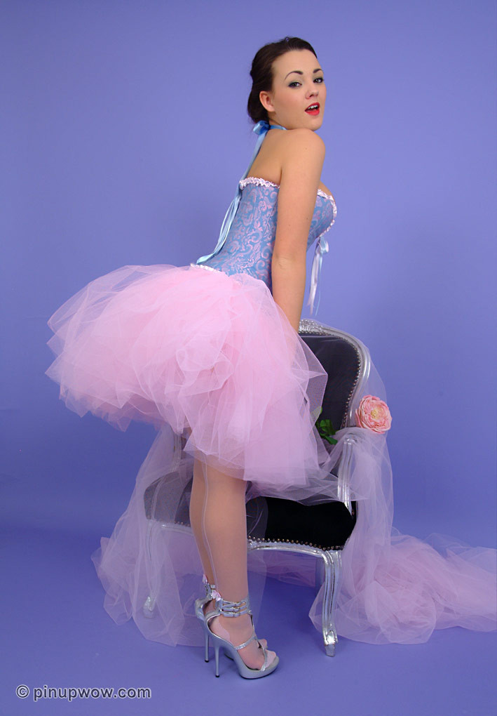 Chica sucia se burlan en las medias
 #76513237