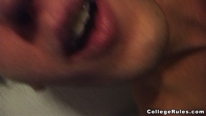 College Hottie wird in einem Hardcore-Dreier gefickt
 #77090829
