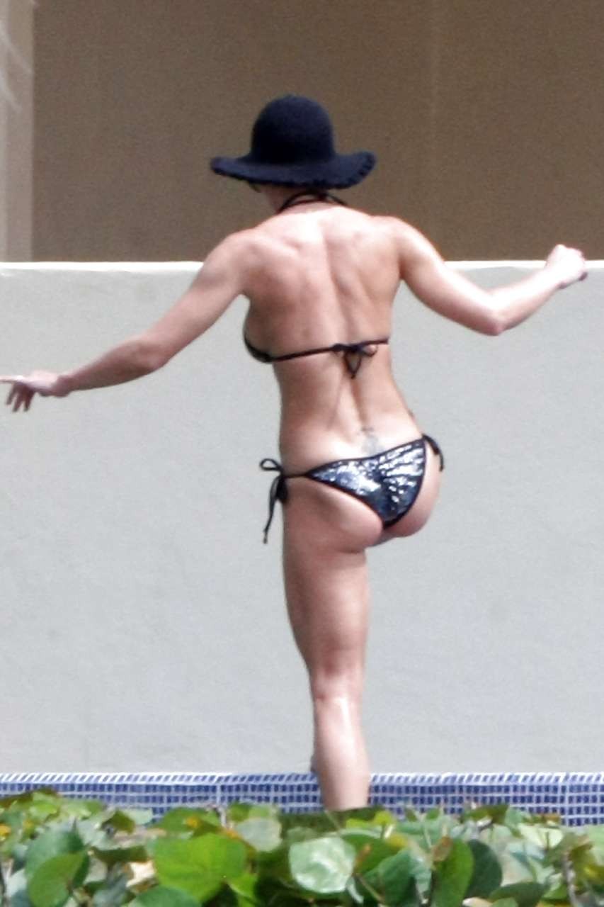 Jaime Pressly posing topless and showing her ass in bikini thong #75302303