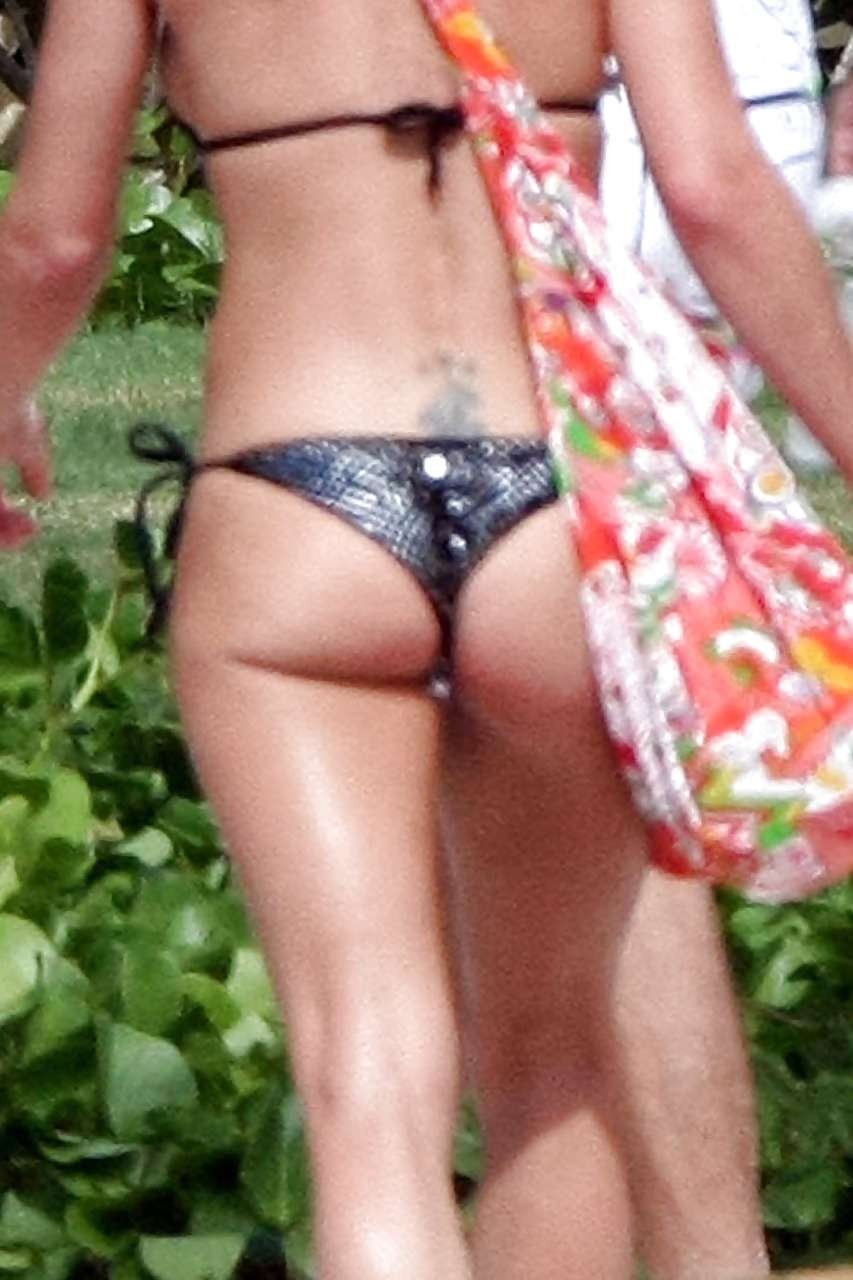 Jaime Pressly posing topless and showing her ass in bikini thong #75302308