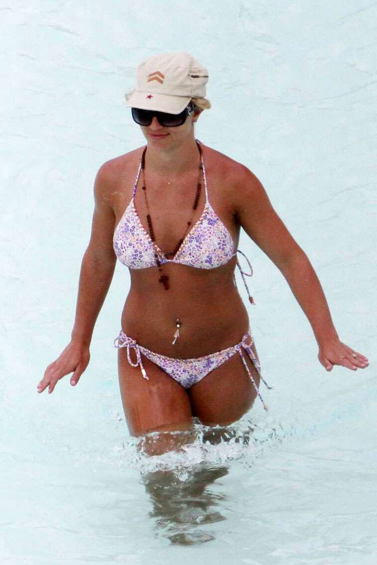 Britney spears : un cul fantastique dans un bikini moulant
 #75390504