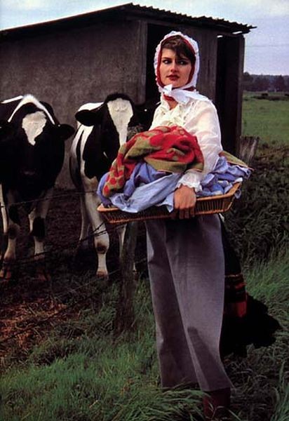 Chica de granja holandesa de los setenta orinando y follando duro
 #73288144