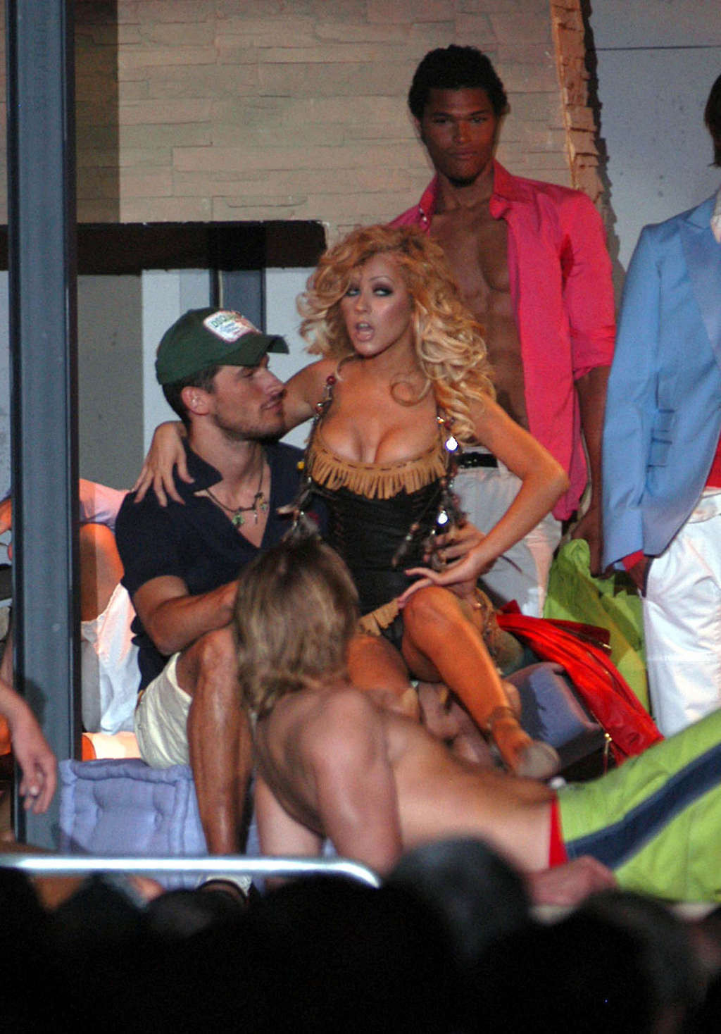 Christina Aguilera esponendo le sue tette e culo e upskirt
 #75369547