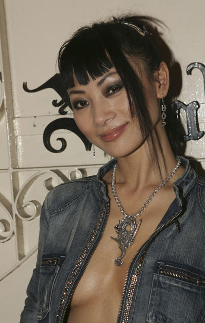 Bai ling capezzolo scivolare in pubblico e sexy corpo nudo
 #75420635