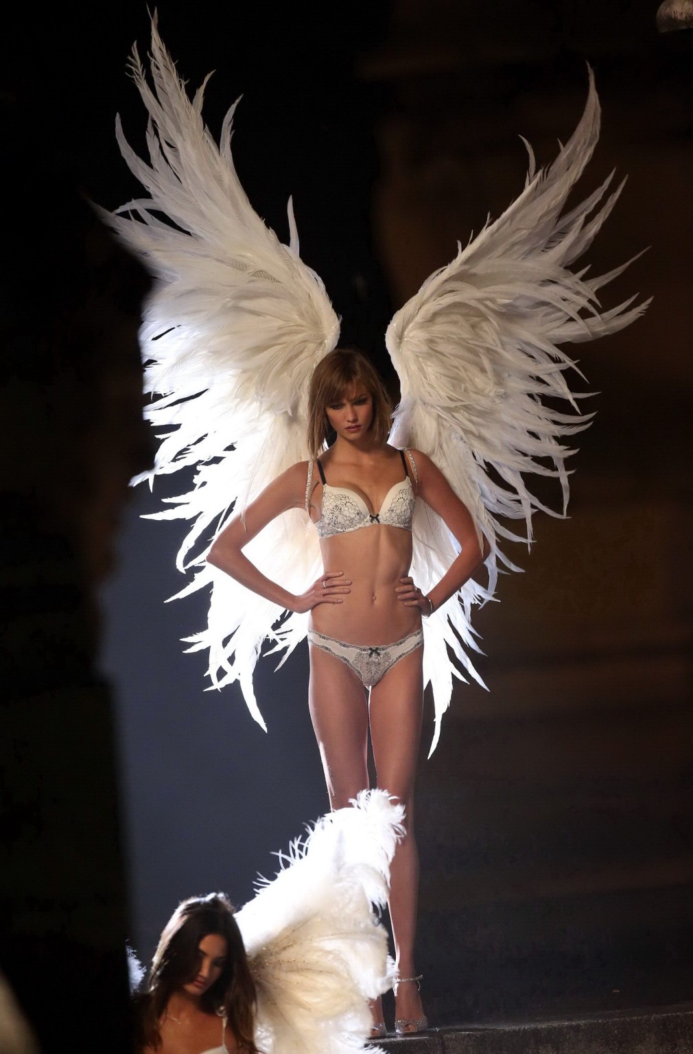 L'ange sexy karlie kloss au photoshoot de lingerie victoria's secret à paris
 #75217899