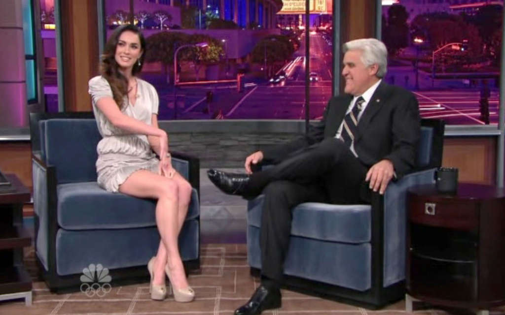 Megan fox titten entblößt auf film set und leggy in kleid auf fernsehen #75370411