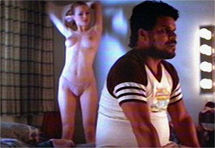 Heather Graham letting a guy to touch her tits #75369074