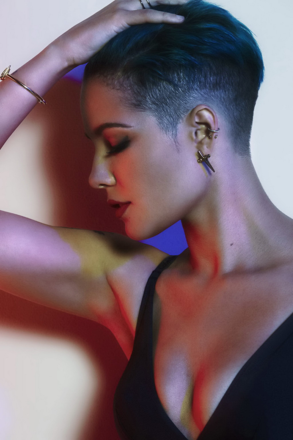 Halsey aux gros seins posant dans un minuscule maillot de bain et de la lingerie
 #75149586