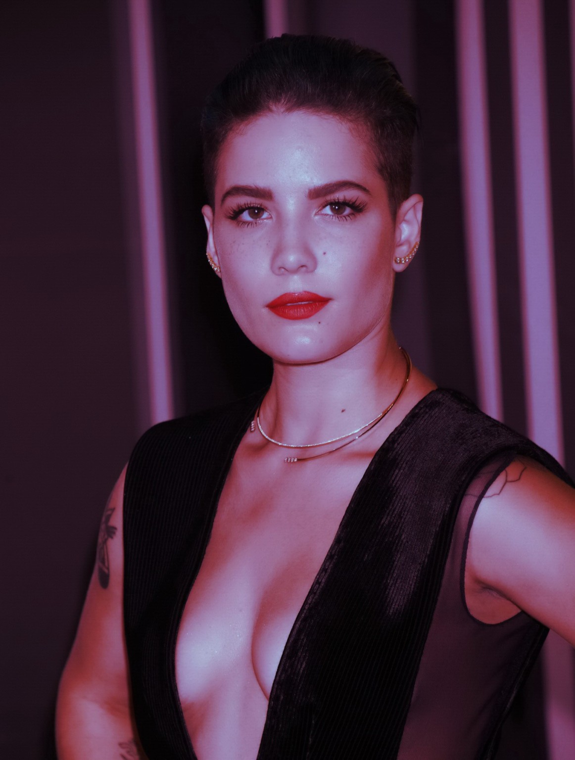 Halsey aux gros seins posant dans un minuscule maillot de bain et de la lingerie
 #75149625