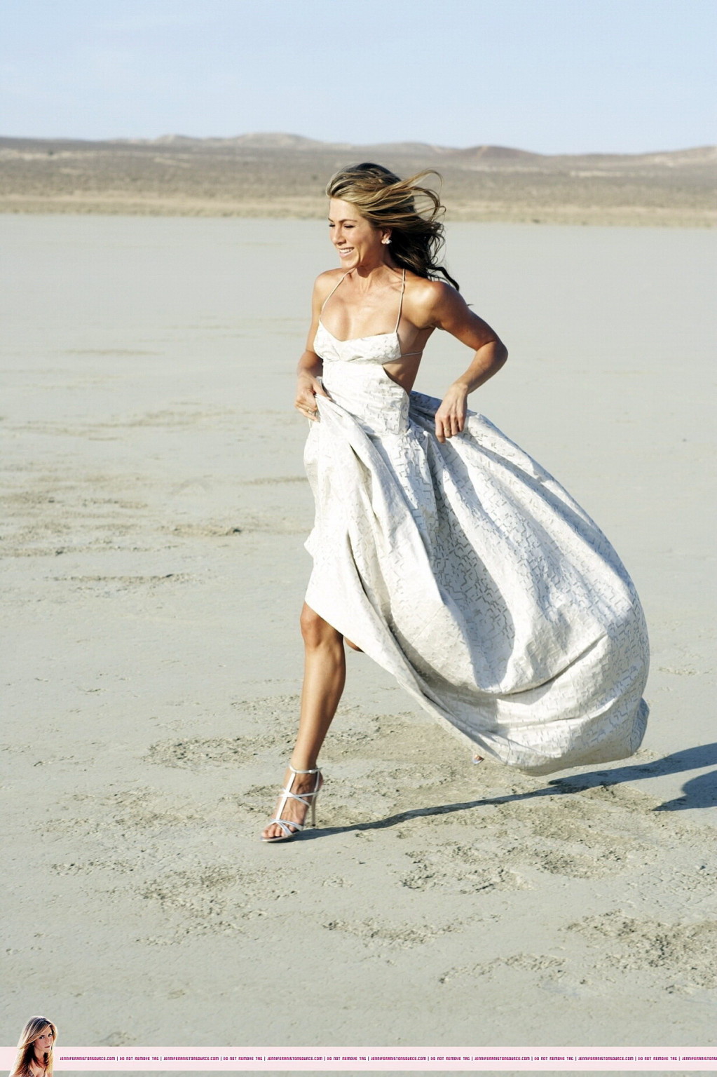 Jennifer Aniston almost nip slip at the 'Harper's Bazaar' beach photoshoot #75337047