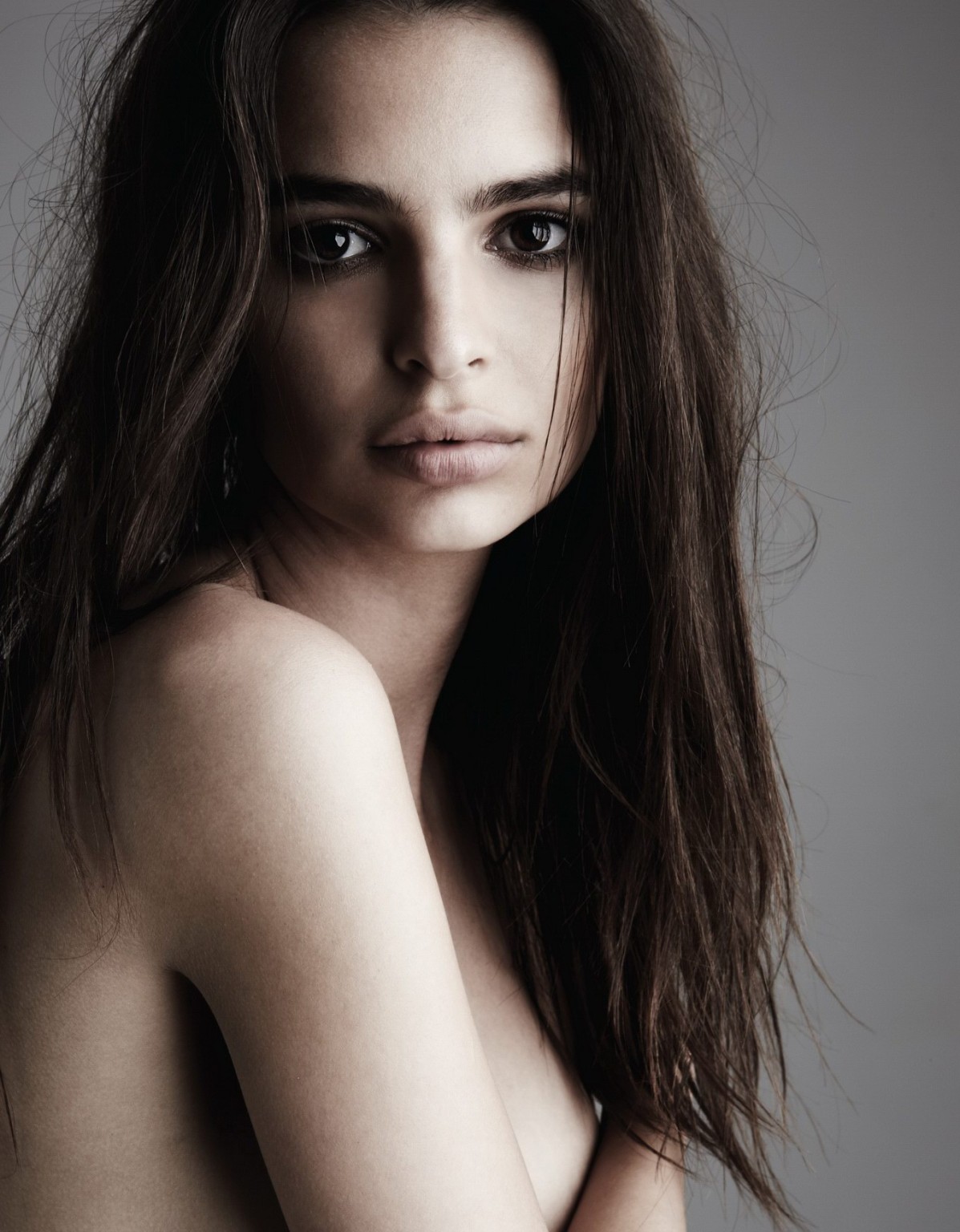 Emily ratajkowski montre ses seins et sa chatte rasée dans le magazine Treats.
 #75266349