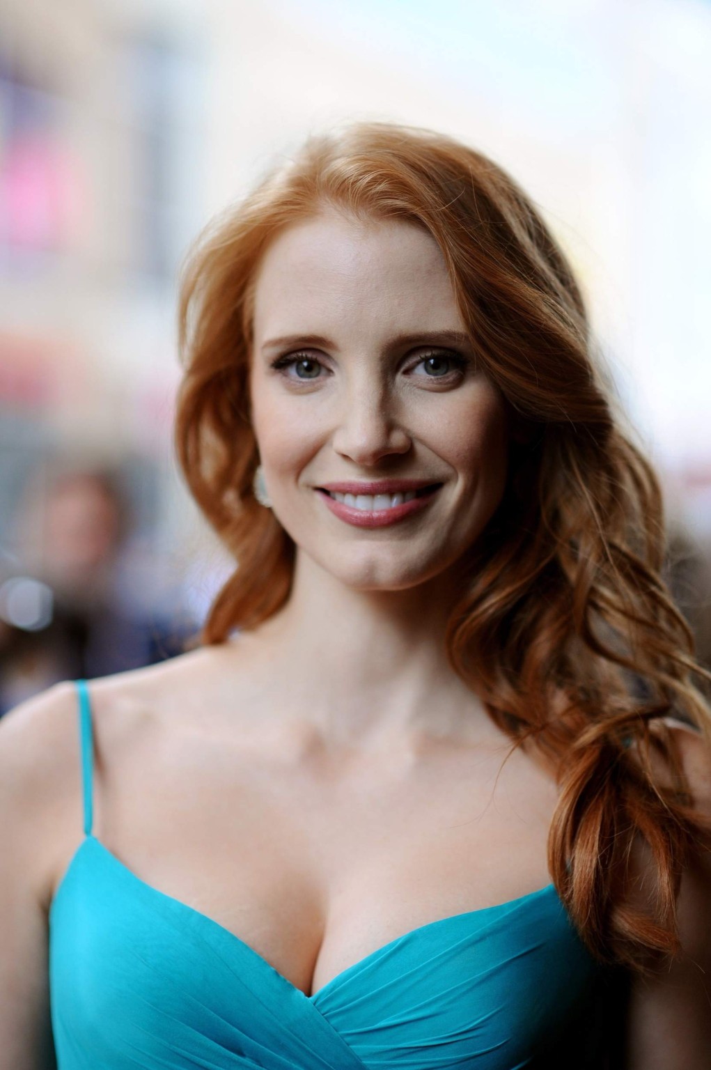 La tetona jessica chastain mostrando un enorme escote en la primera proyección de tiff de 'the
 #75219456