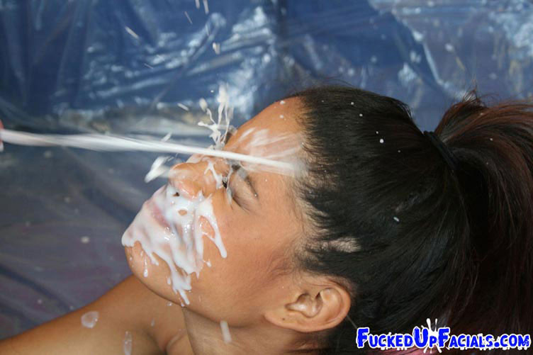 Giovane bruna del college in una massiccia orgia di bukkake che riceve sperma
 #73384098