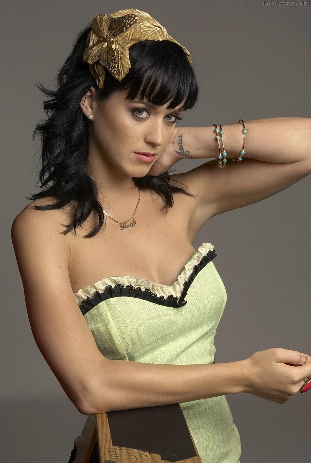 Katy Perry busty e leggy indossando body verde tubo al photoshoot da greg
 #75225417