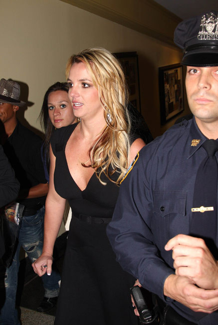 Celebrity scandal babe Britney Spears black skirt upskirt #75411470