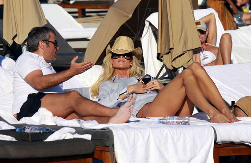 Victoria Silvstedt exposing her body in bikini on beach and her pussy upskirt pa #75365662