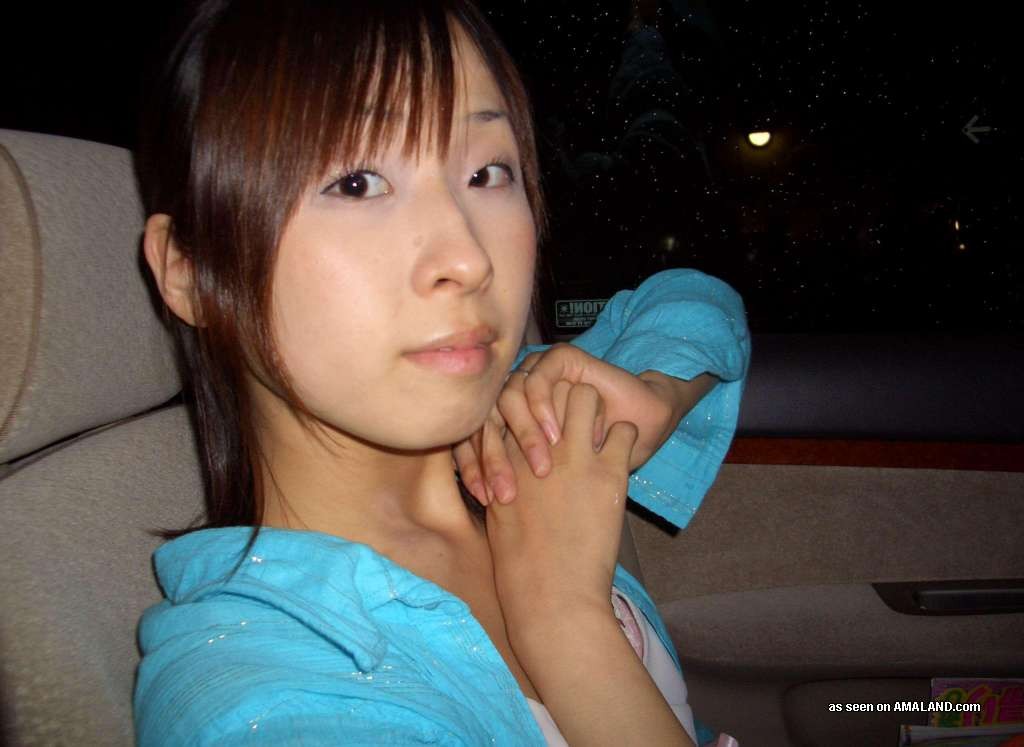 Asian girlfriend shows shaved twat in homemade pix #69929524