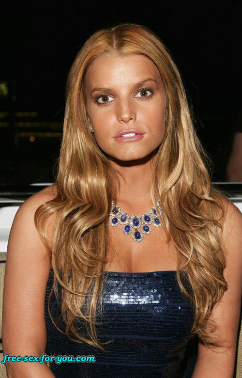 Jessica simpson con vestido transparente y gran escote fotos
 #75431114