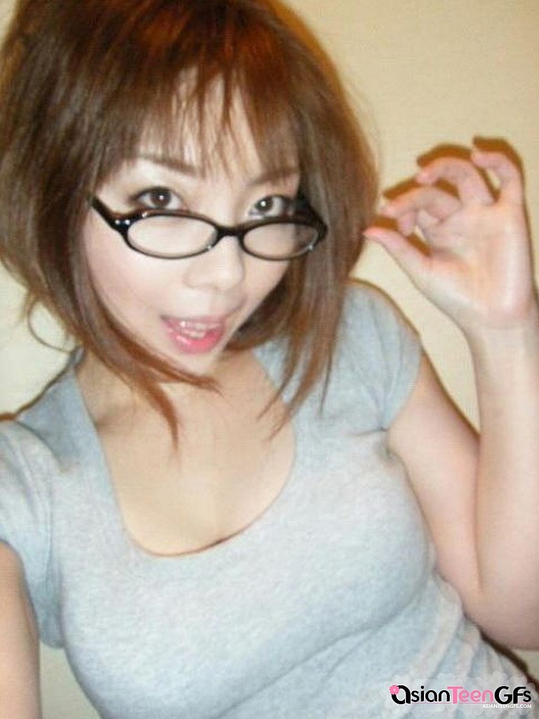 Cute teen teilte ihre sexy nackten Bilder
 #67370997