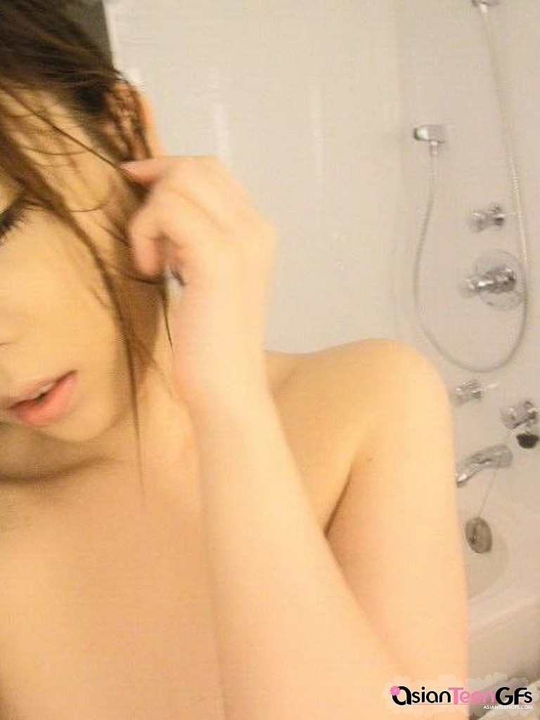 Cute teen teilte ihre sexy nackten Bilder
 #67371016