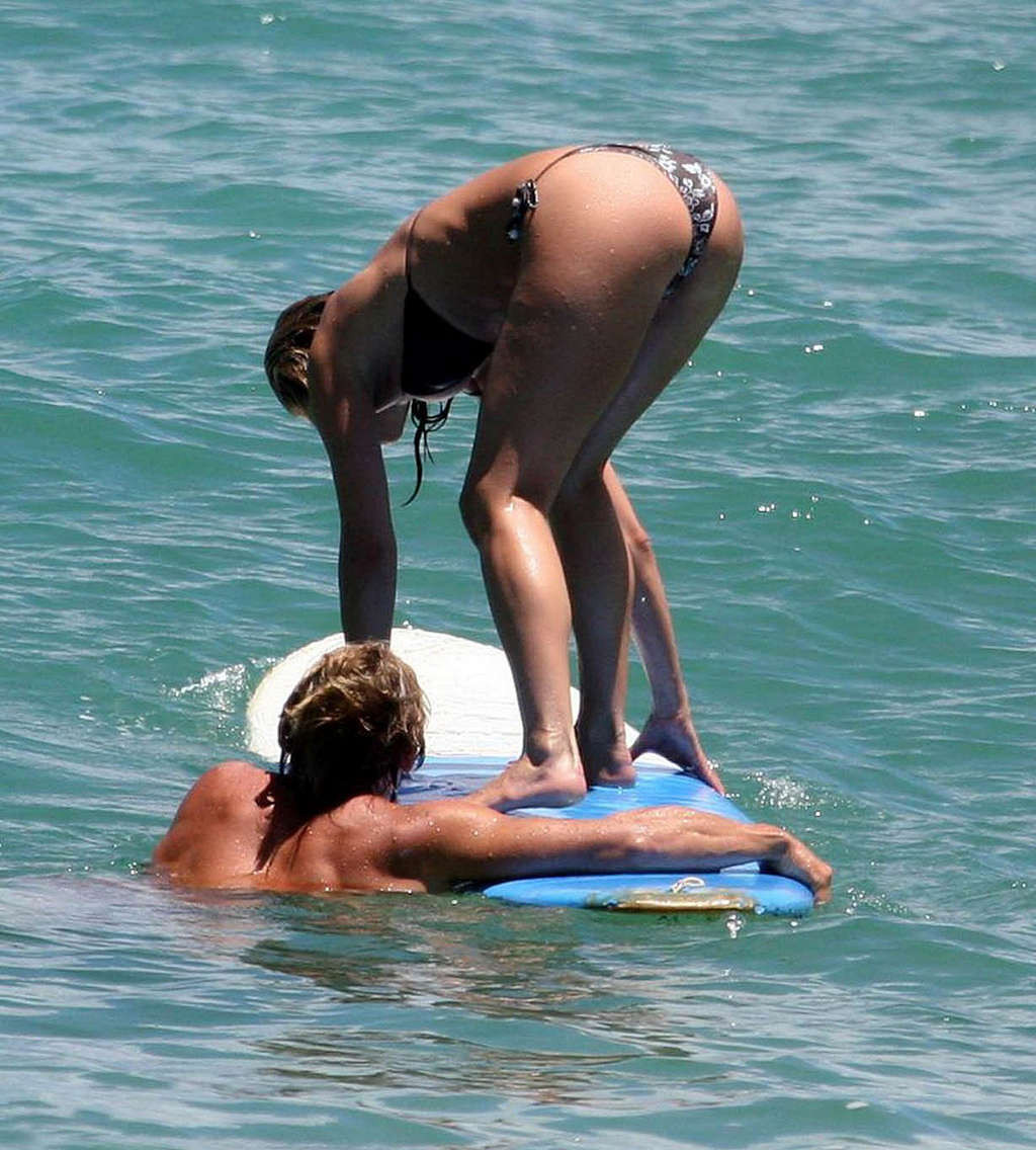 Jennifer Aniston showing her perfect and sexy ass in bikini on beach #75374311