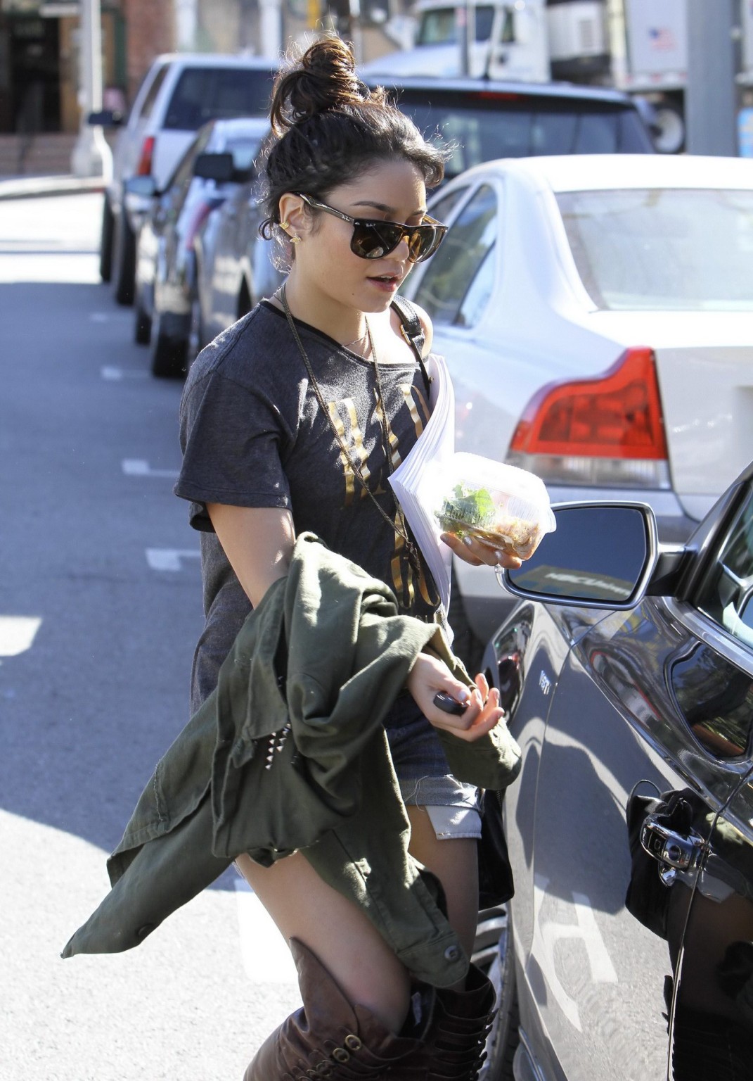 Vanessa hudgens piernas largas usando hotpants fuckme botas en hollywood
 #75276839