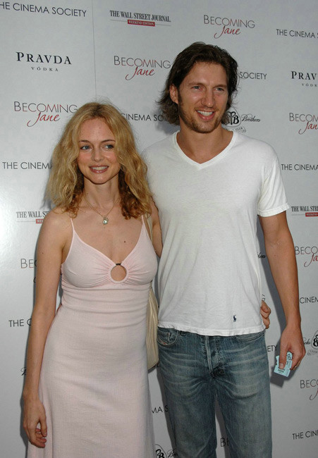Berühmtheit Heather Graham zeigt glattes Dekolleté in einem schönen Kleid
 #75414059