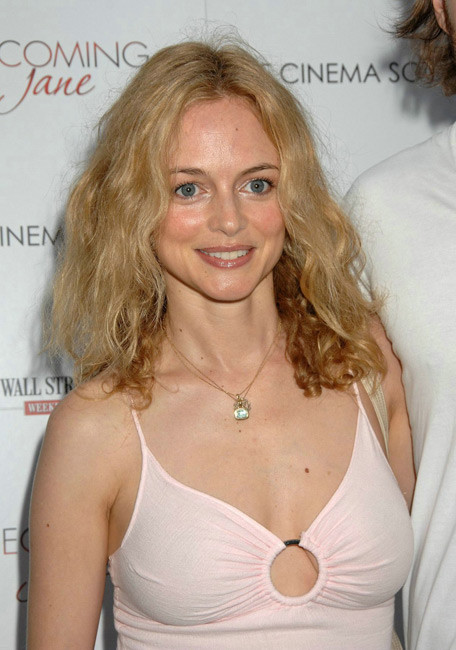 Celebrity Heather Graham shows smooth cleavage in a nice dress #75414069