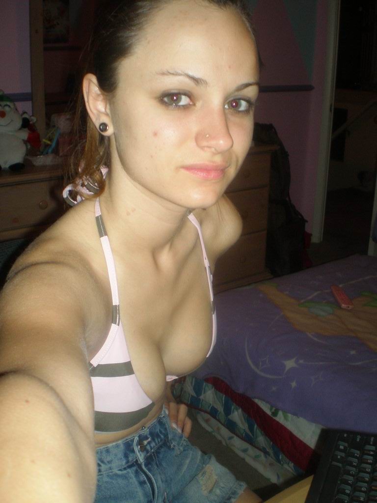 Schmutzige Teens, die ihre eigenen Bilder machen
 #73184827