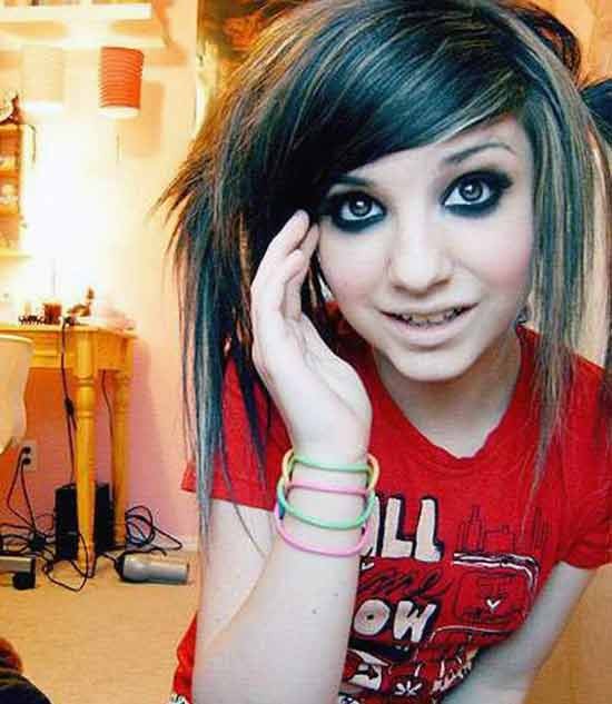 Emo Mädchen lieben es zu necken und zu streifen
 #71399909