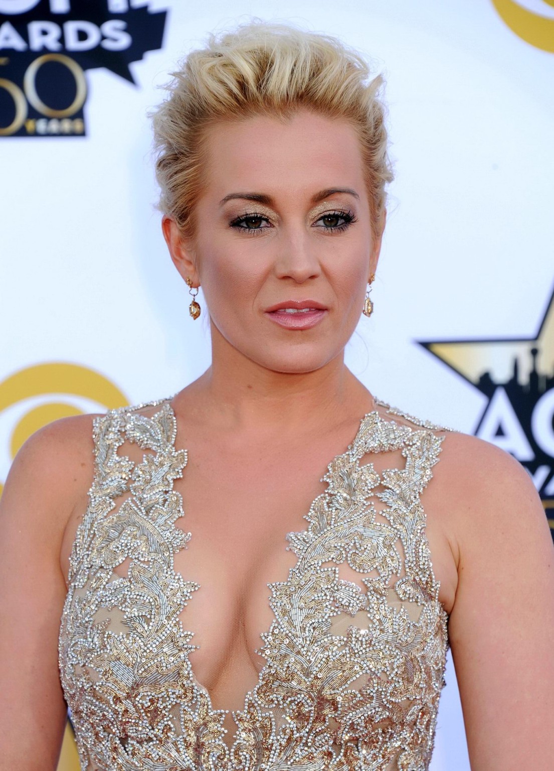 Kellie pickler mostrando enorme escote en los 50 premios de la academia de música country
 #75166705