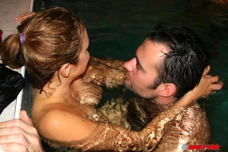 Nenas calientes follando duro y recibiendo corridas en una fiesta orgía
 #73259586