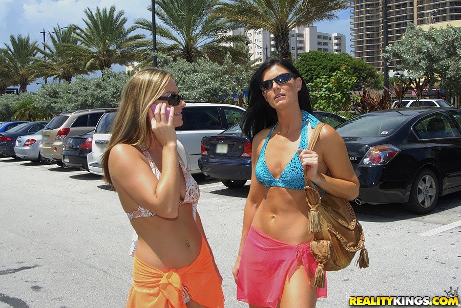 Kristen and India were supposed to meet Bree at the beach, after a few minutes o #77555201