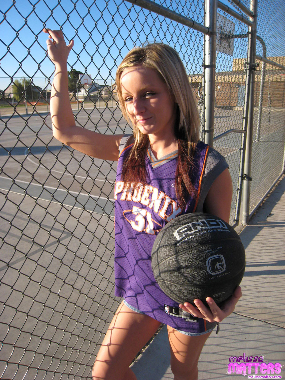 Cute teen Melissa and her lovely body getting a little naughty at the basketball